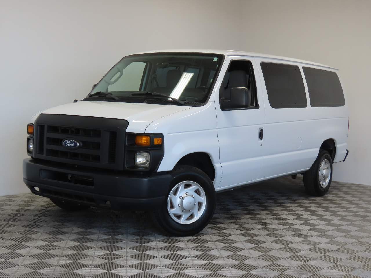 2013 Ford E-Series E-350 SD XL