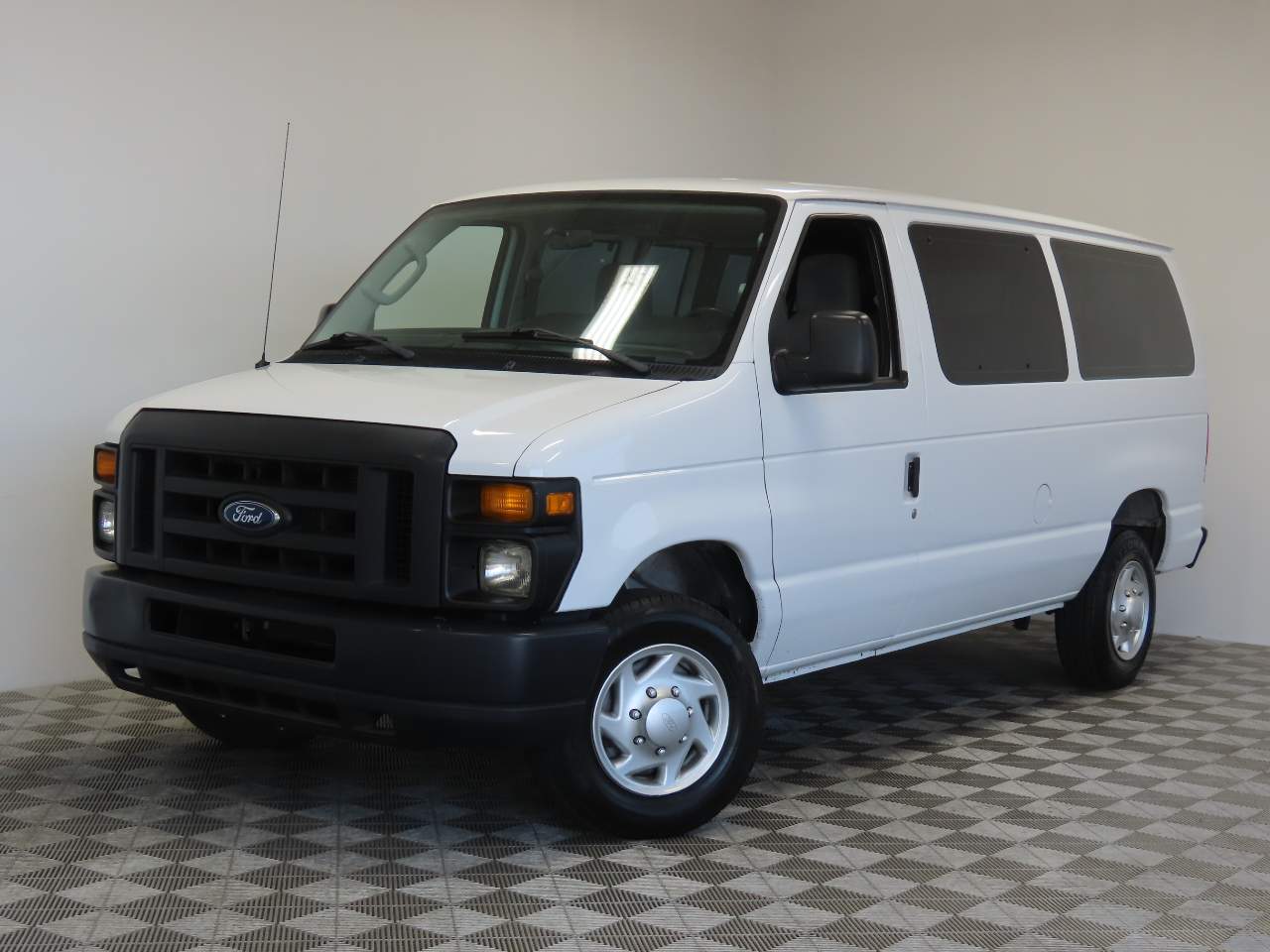 2013 Ford E-Series E-350 SD XL