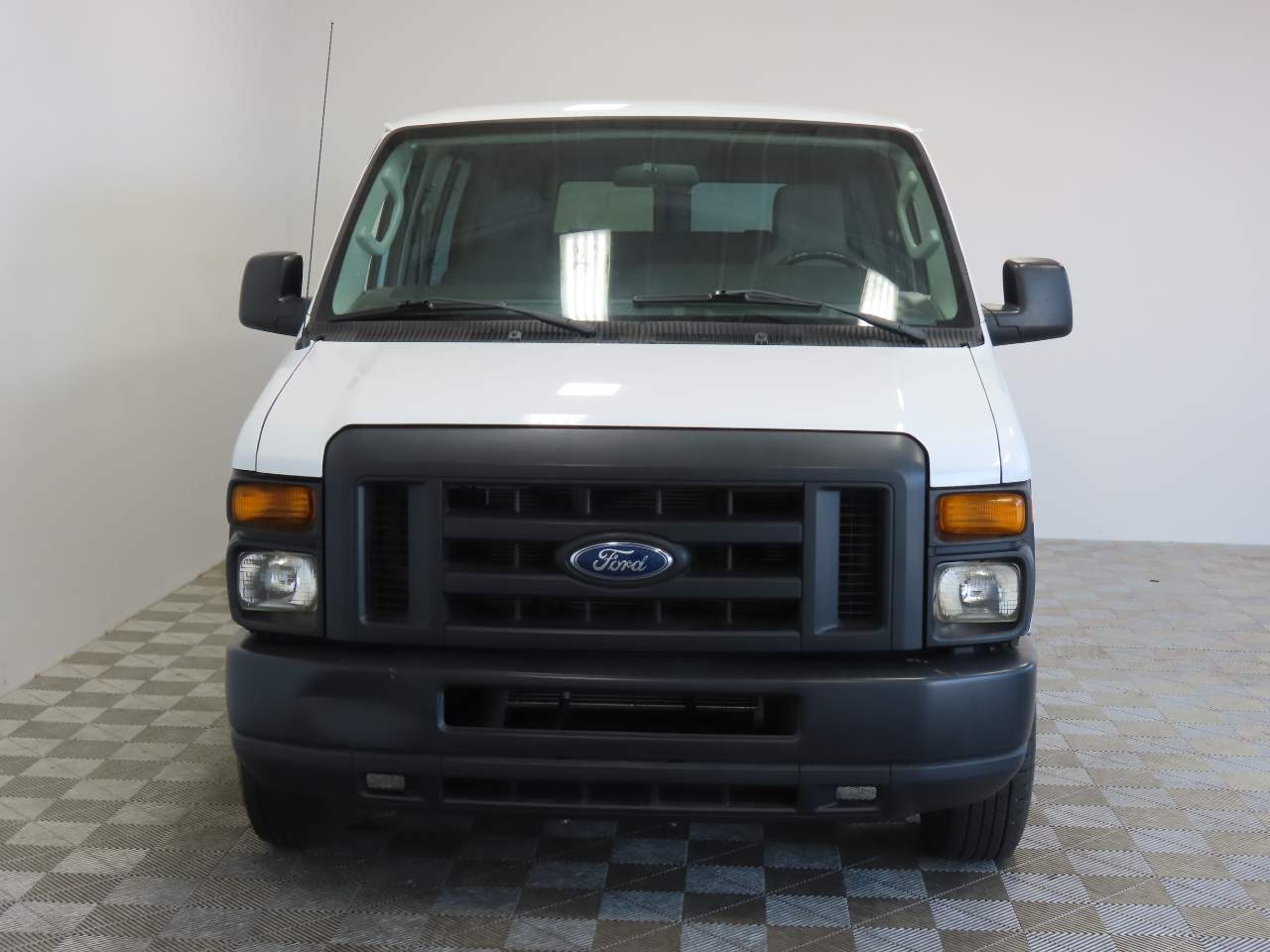 2013 Ford E-Series E-350 SD XL