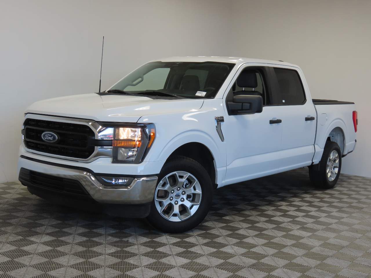 2023 Ford F-150 XLT Crew Cab