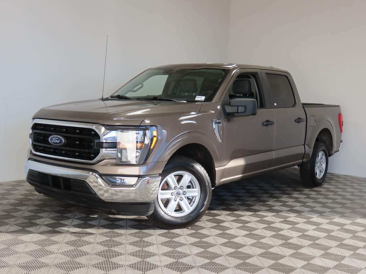 2023 Ford F-150 XLT Crew Cab