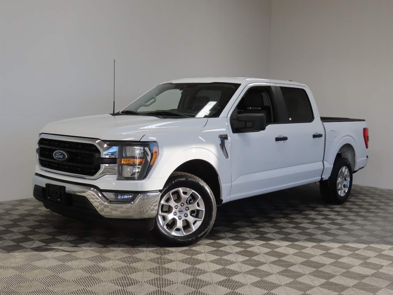 2023 Ford F-150 XLT Crew Cab