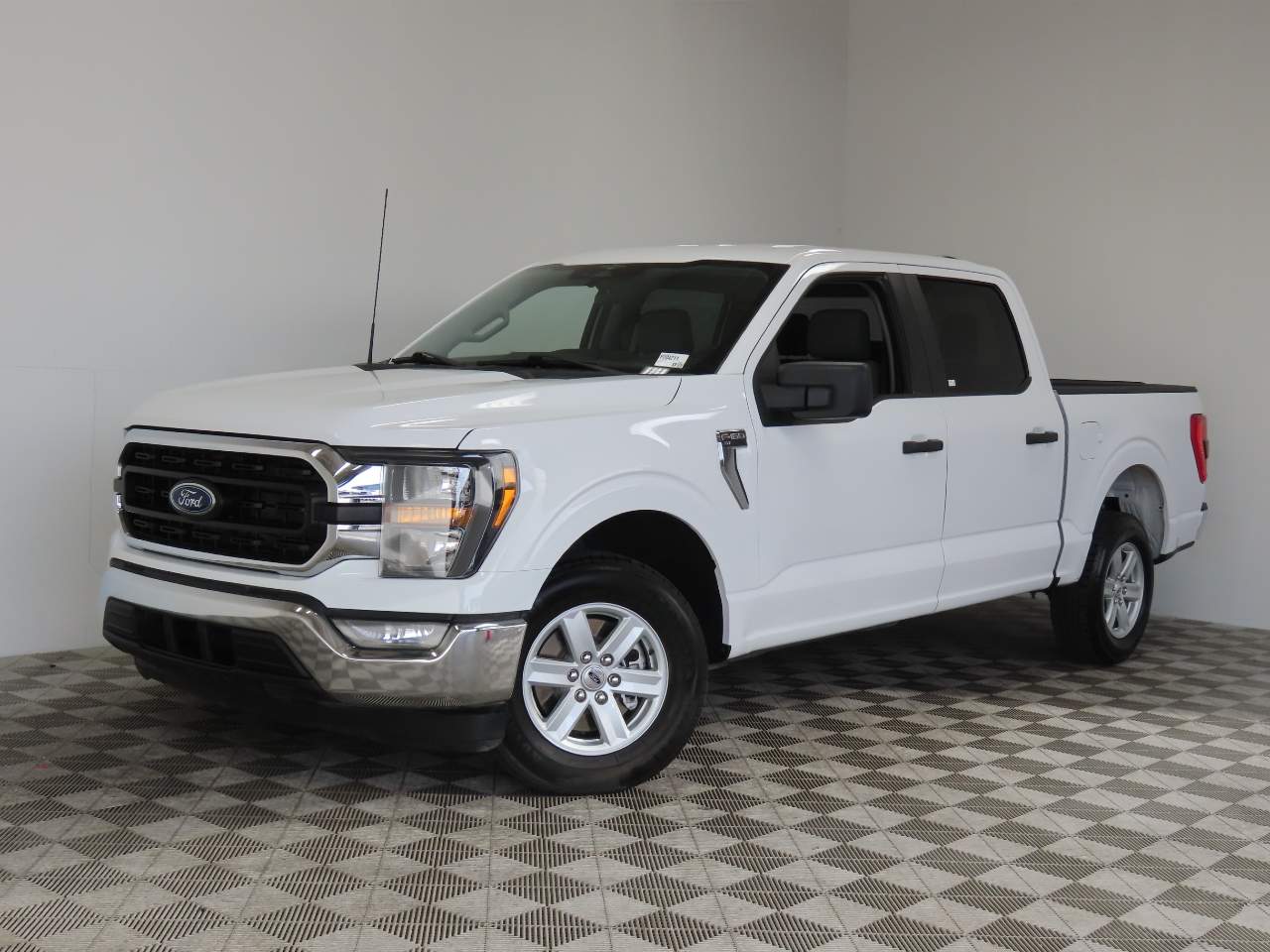 2023 Ford F-150 XL Crew Cab