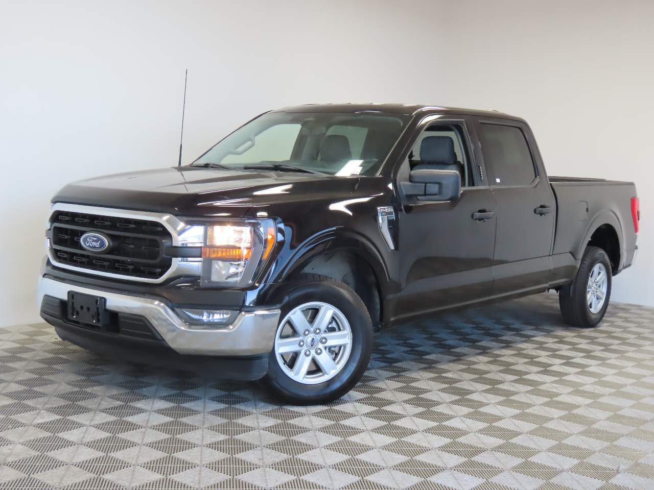 2023 Ford F-150 XLT Crew Cab