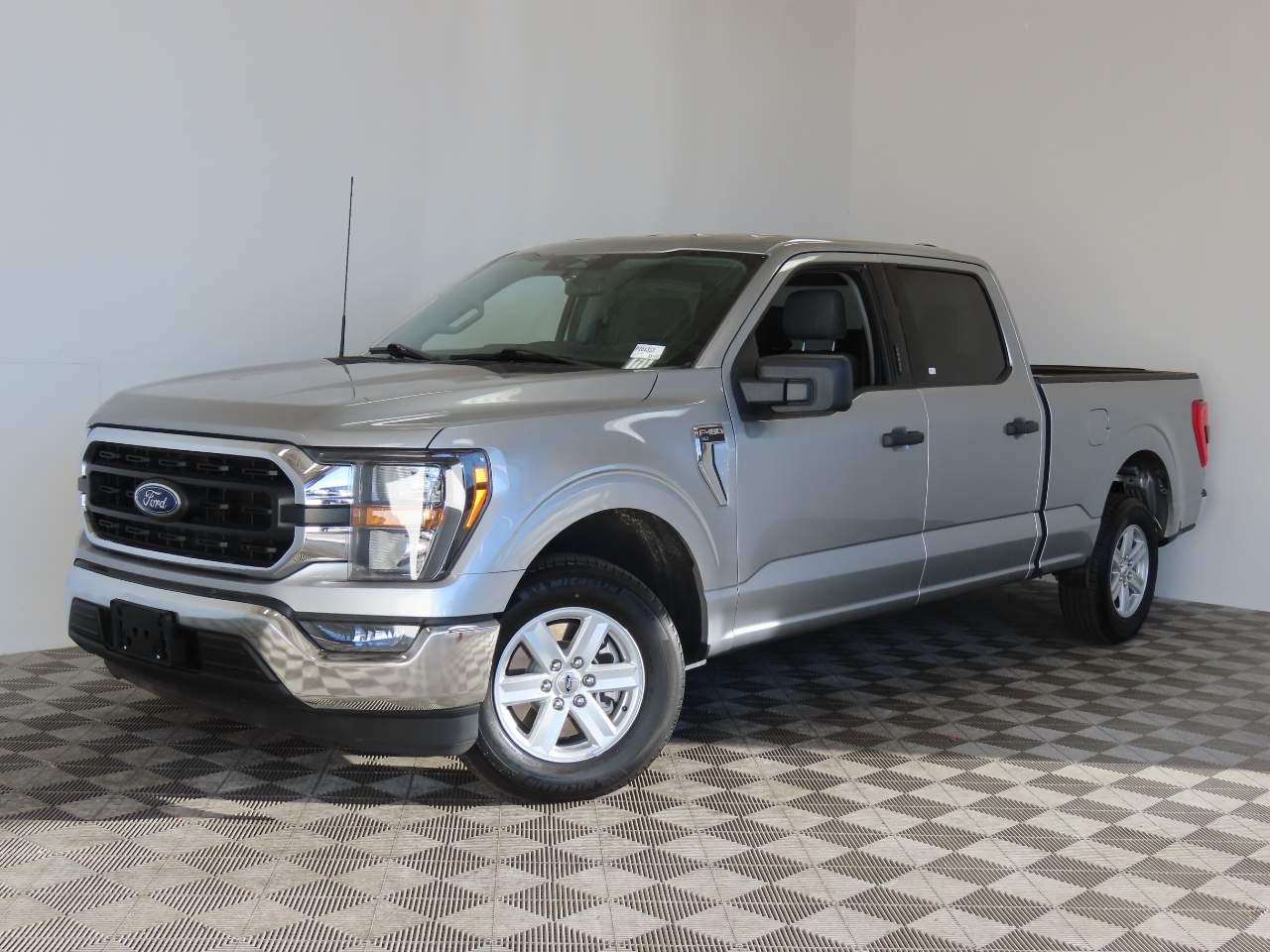 2023 Ford F-150 XLT Crew Cab