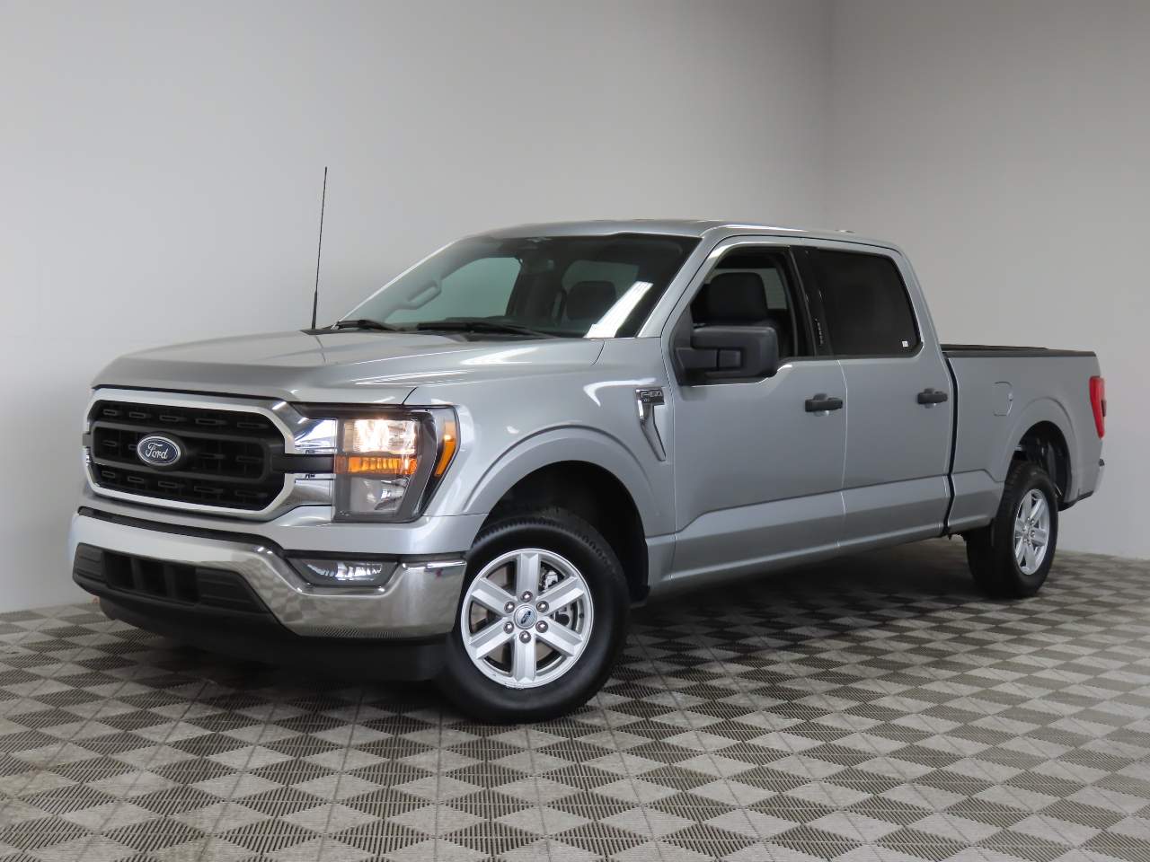 2023 Ford F-150 XL Crew Cab