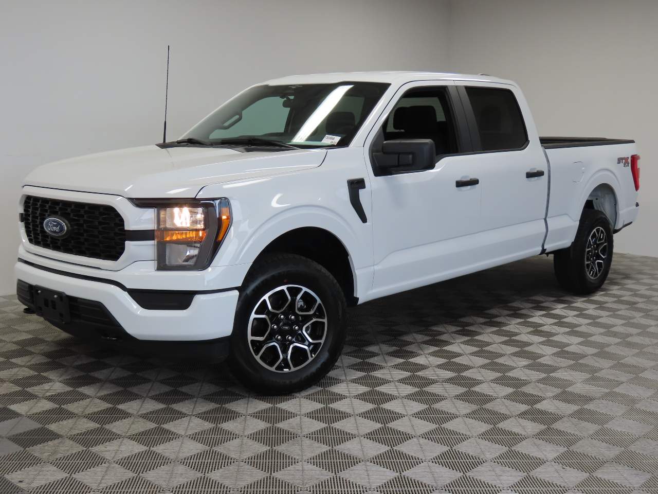 2023 Ford F-150 XL Crew Cab