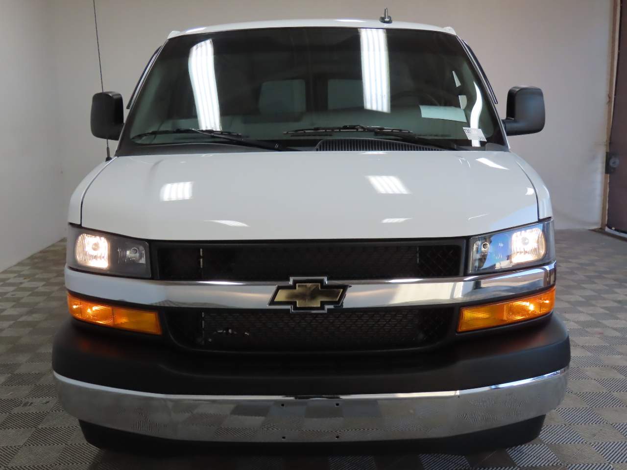 2025 Chevrolet Express 3500