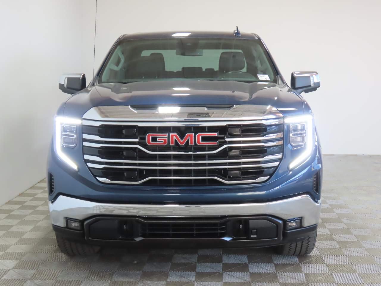 Used 2023 GMC Sierra 1500 SLT with VIN 3GTUUDE89PG142185 for sale in Chandler, AZ