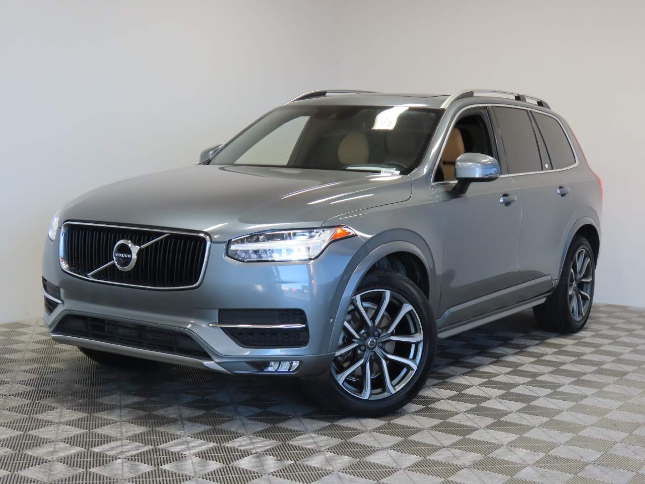 2018 Volvo XC90 T6 Momentum