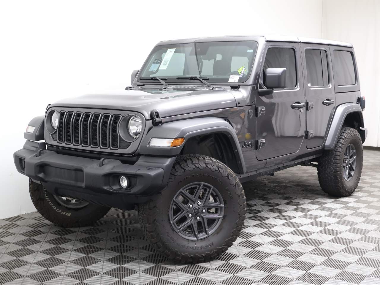 2025 Jeep Wrangler Sport S's photo