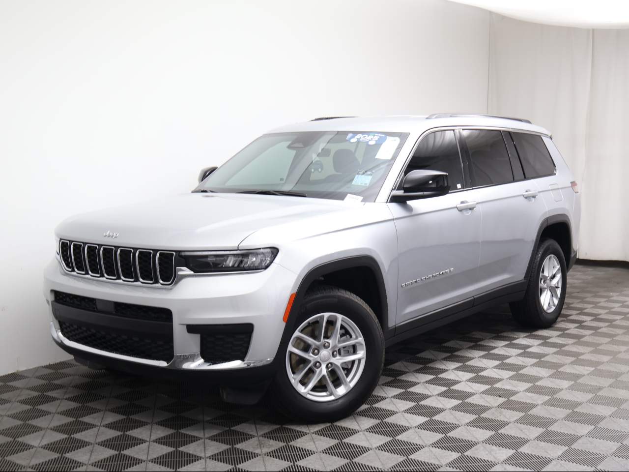 2025 Jeep Grand Cherokee L Laredo's photo