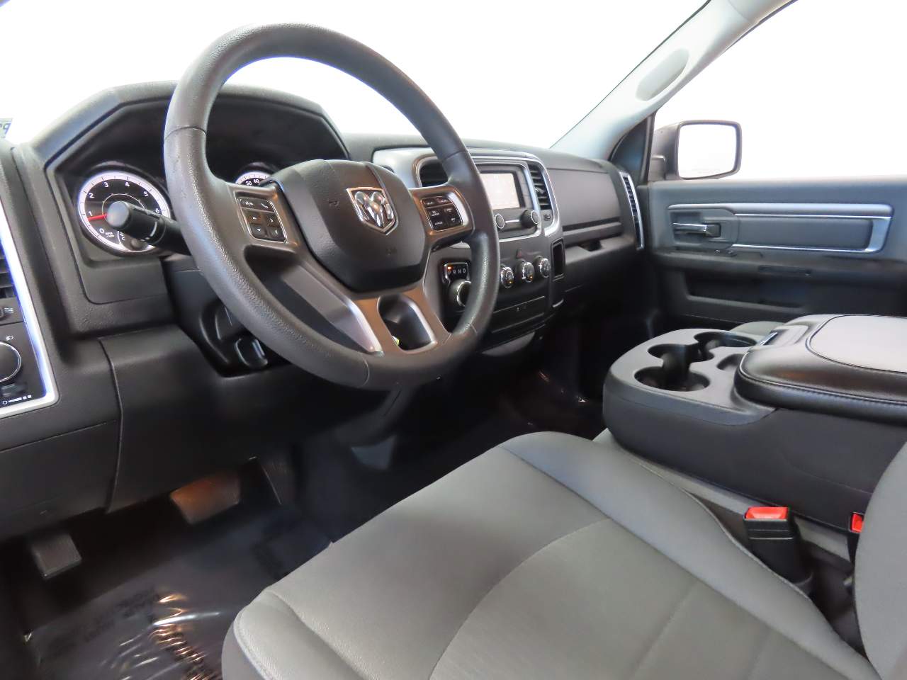 2024 RAM Ram 1500 Classic SLT - Photo 10