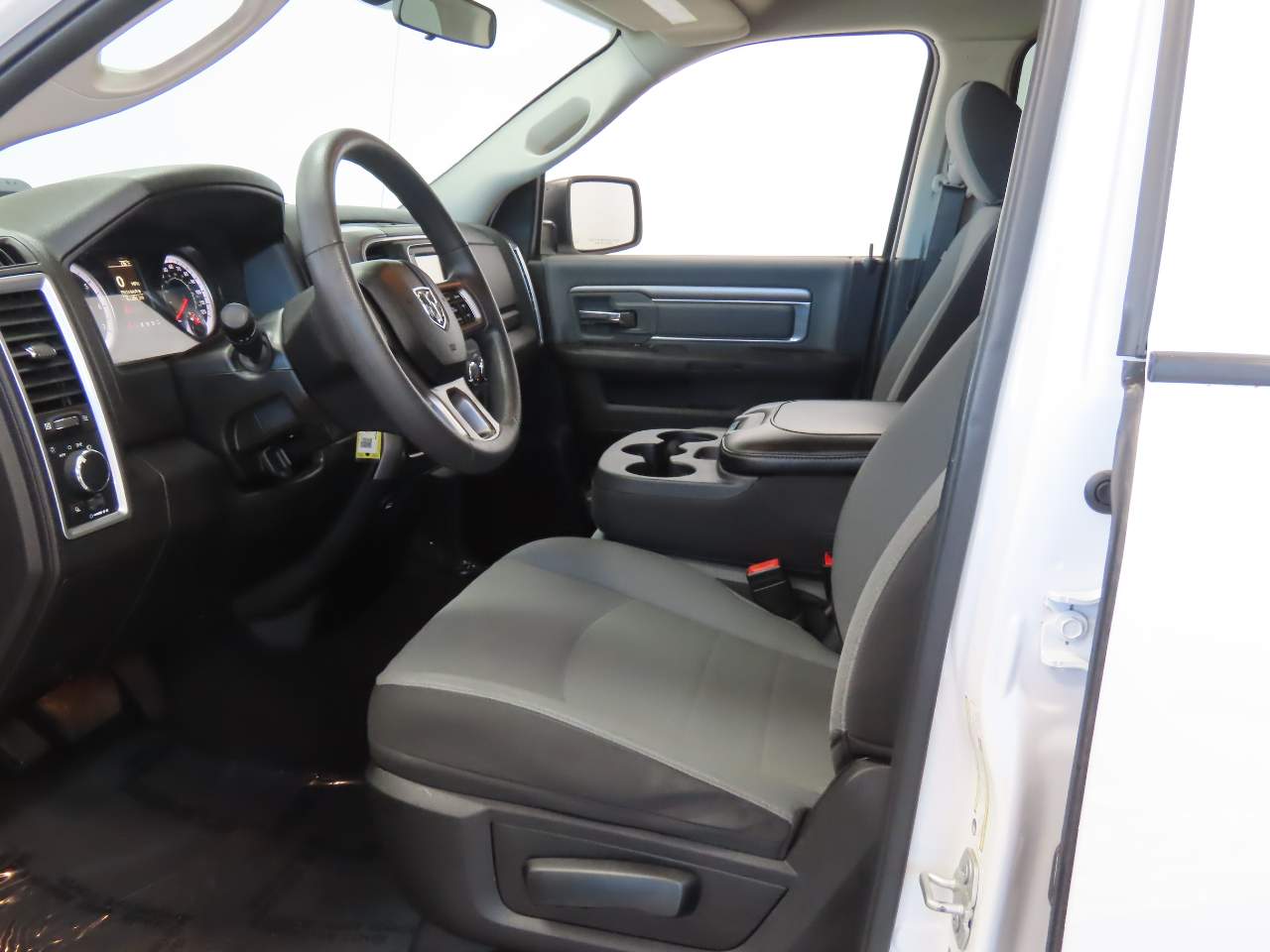 2024 RAM Ram 1500 Classic SLT - Photo 17