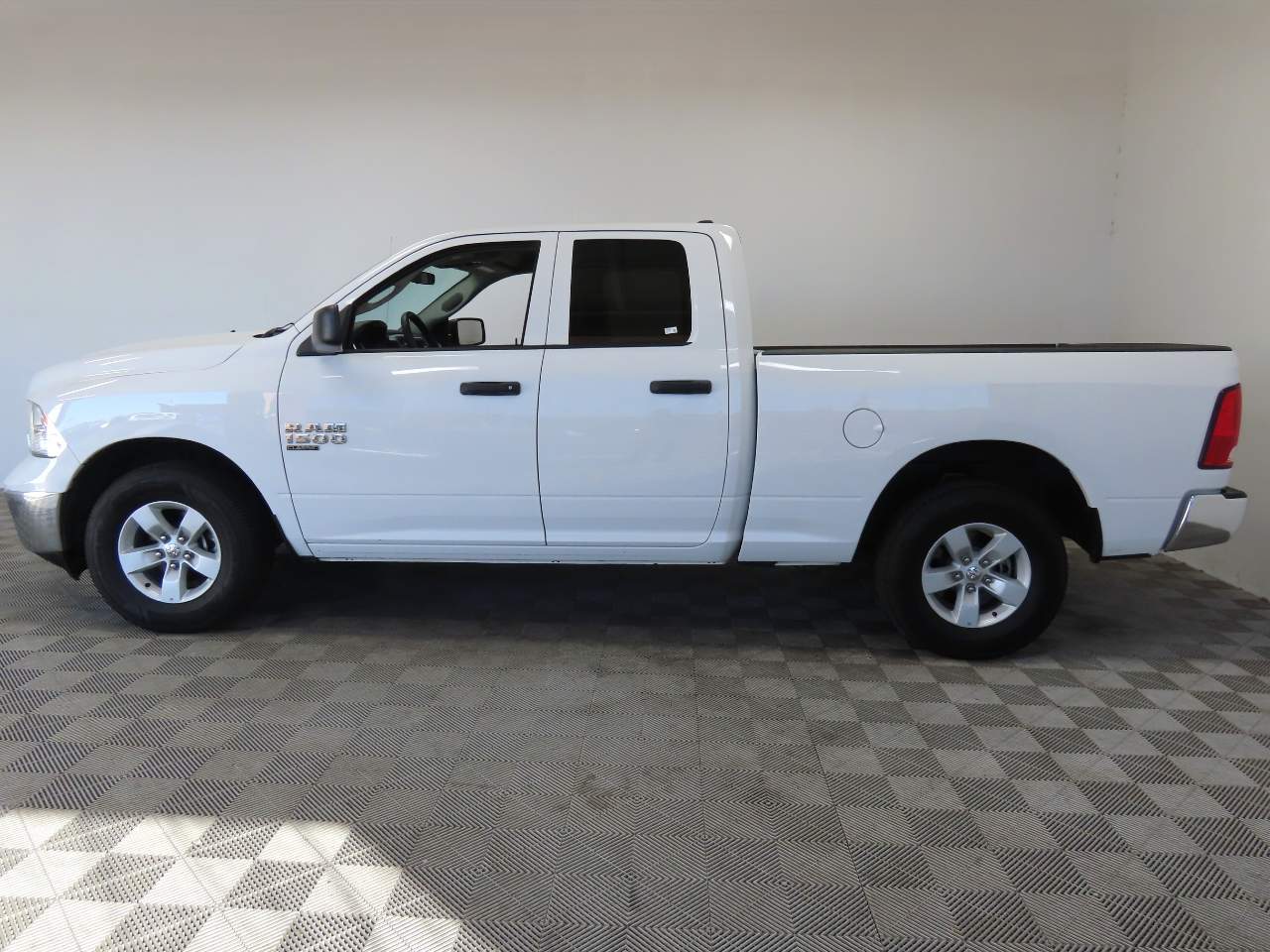 2024 RAM Ram 1500 Classic SLT - Photo 6