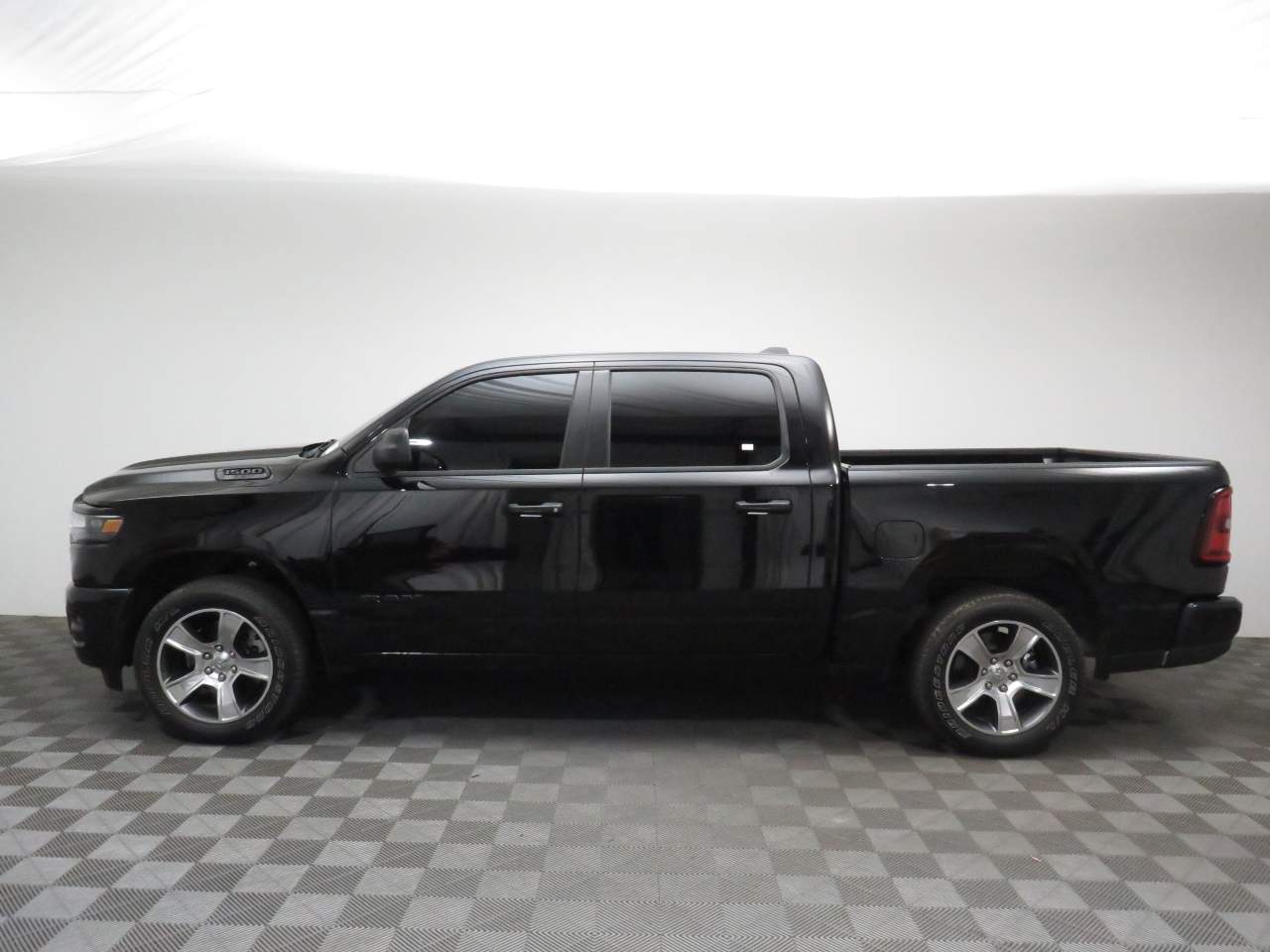 2025 Ram 1500 Tradesman Crew Cab
