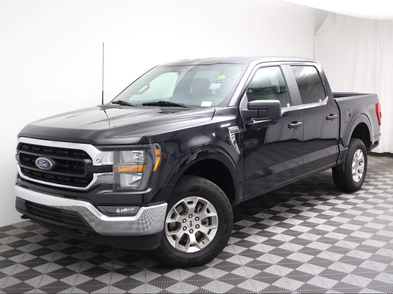 2023 Ford F-150 XLT Crew Cab