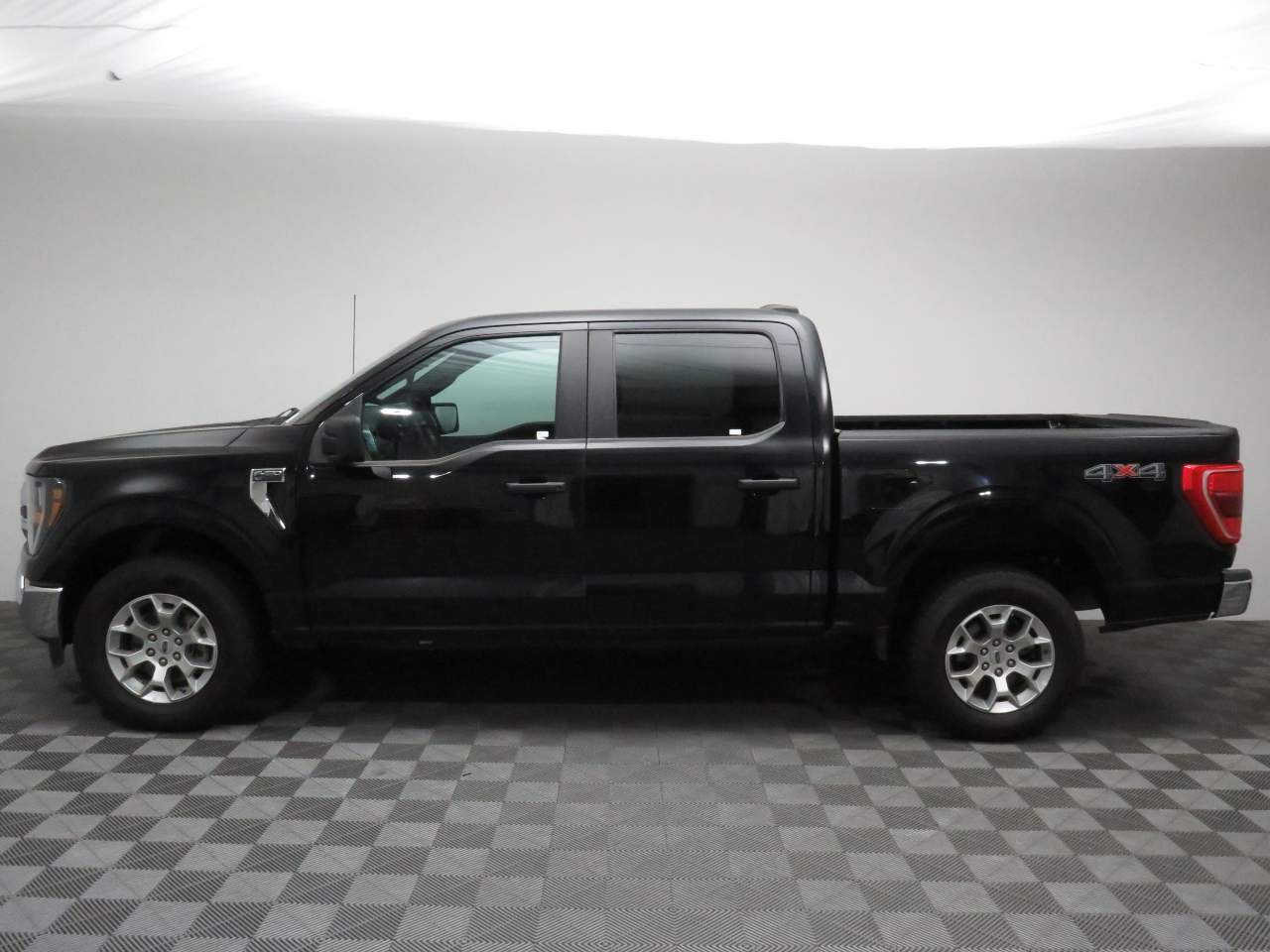 2023 Ford F-150 XLT Crew Cab