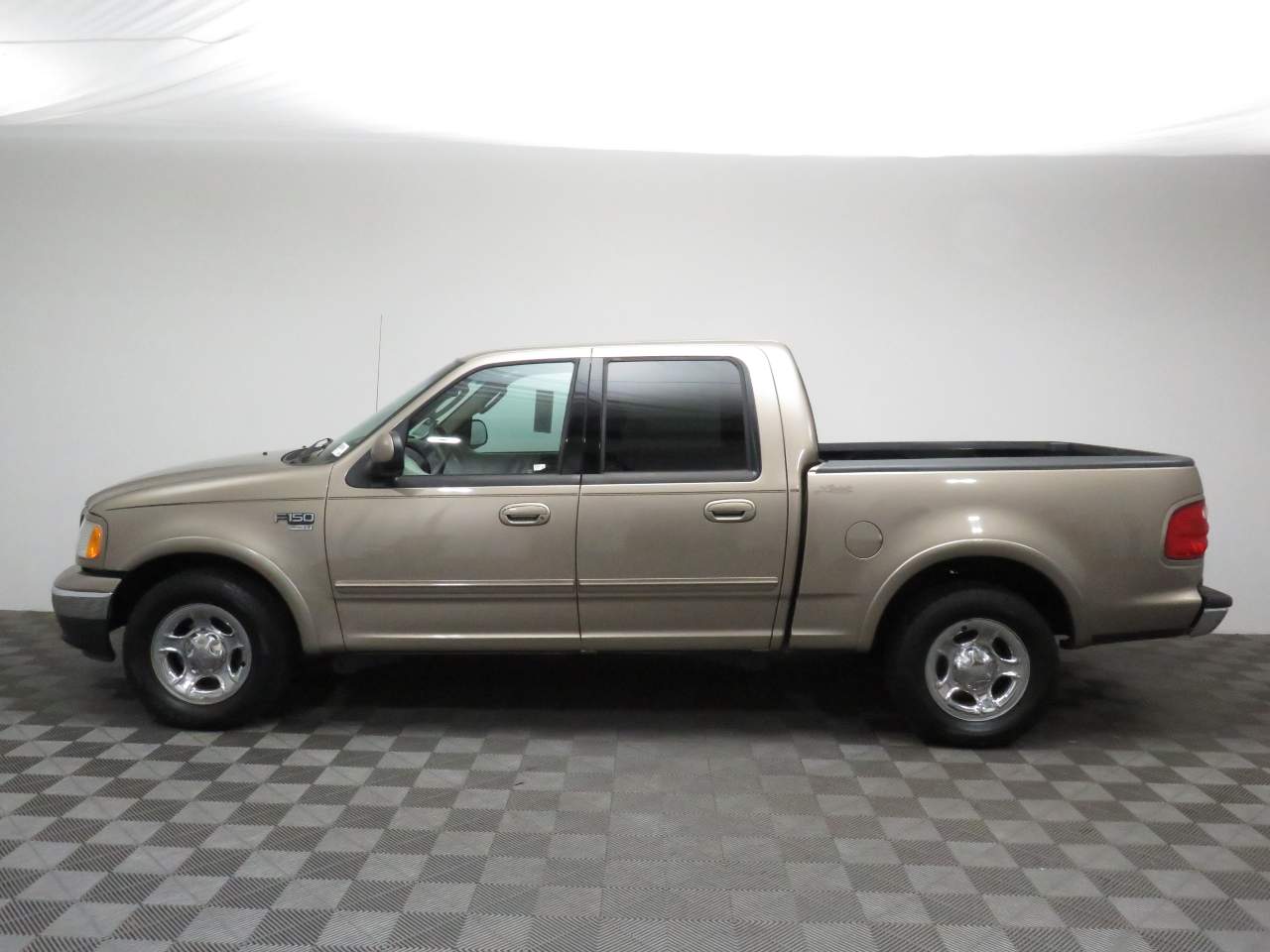 Used 2002 Ford F-150 Lariat with VIN 1FTRW076X2KD88264 for sale in Yuma, AZ