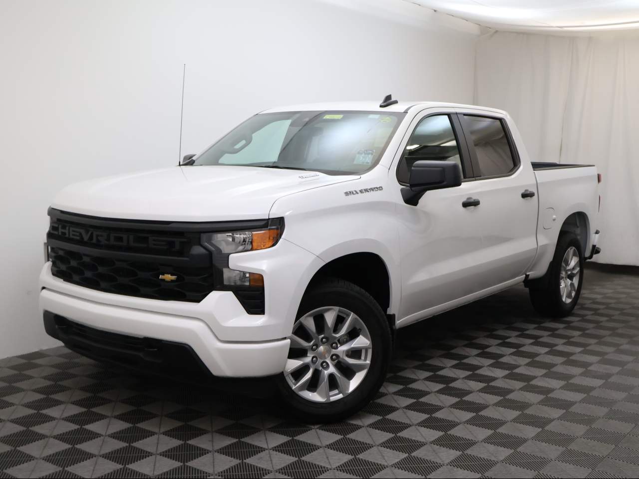2025 Chevrolet Silverado 1500 Crew Cab Custom