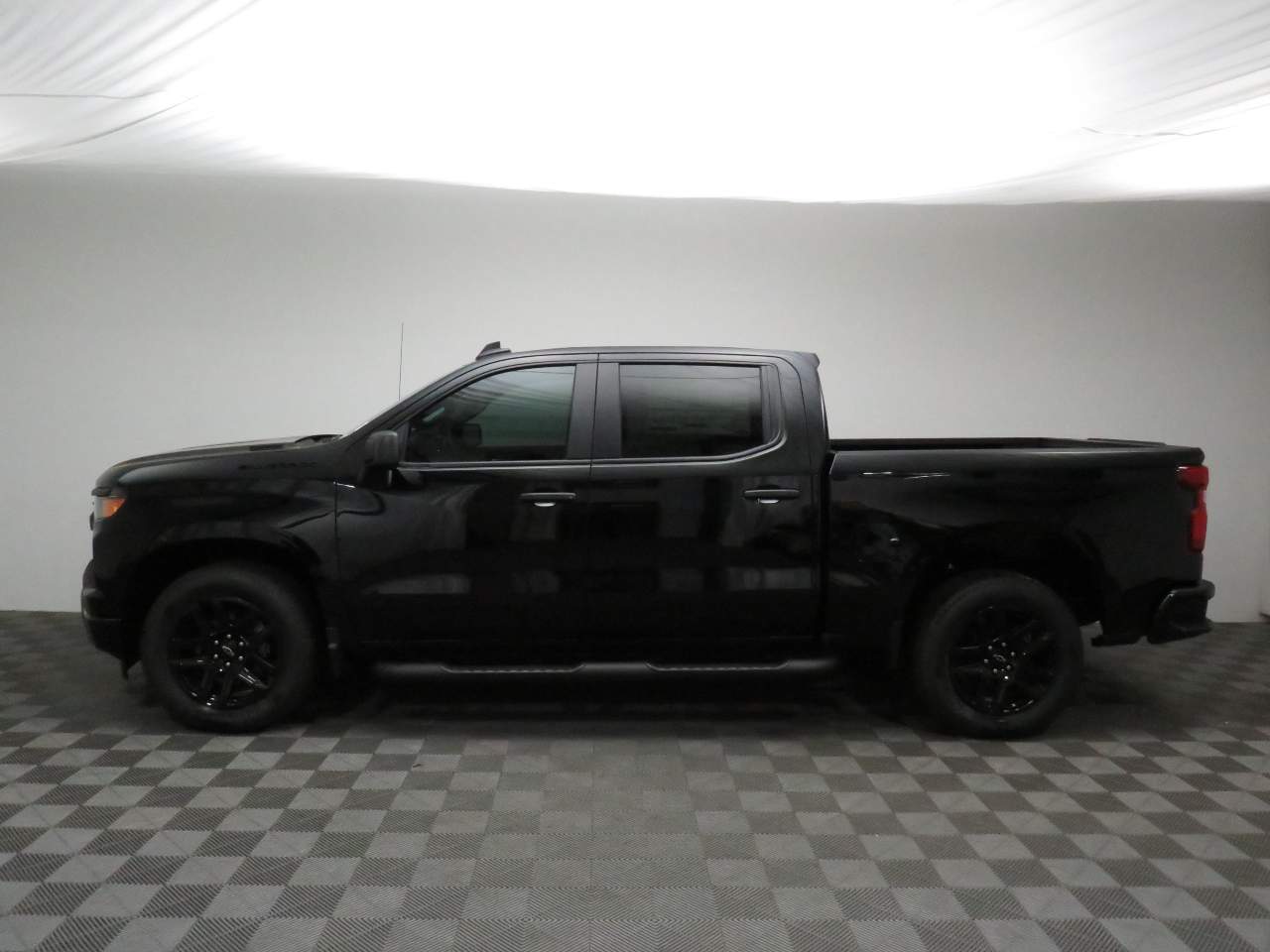 2025 Chevrolet Silverado 1500 Crew Cab Custom