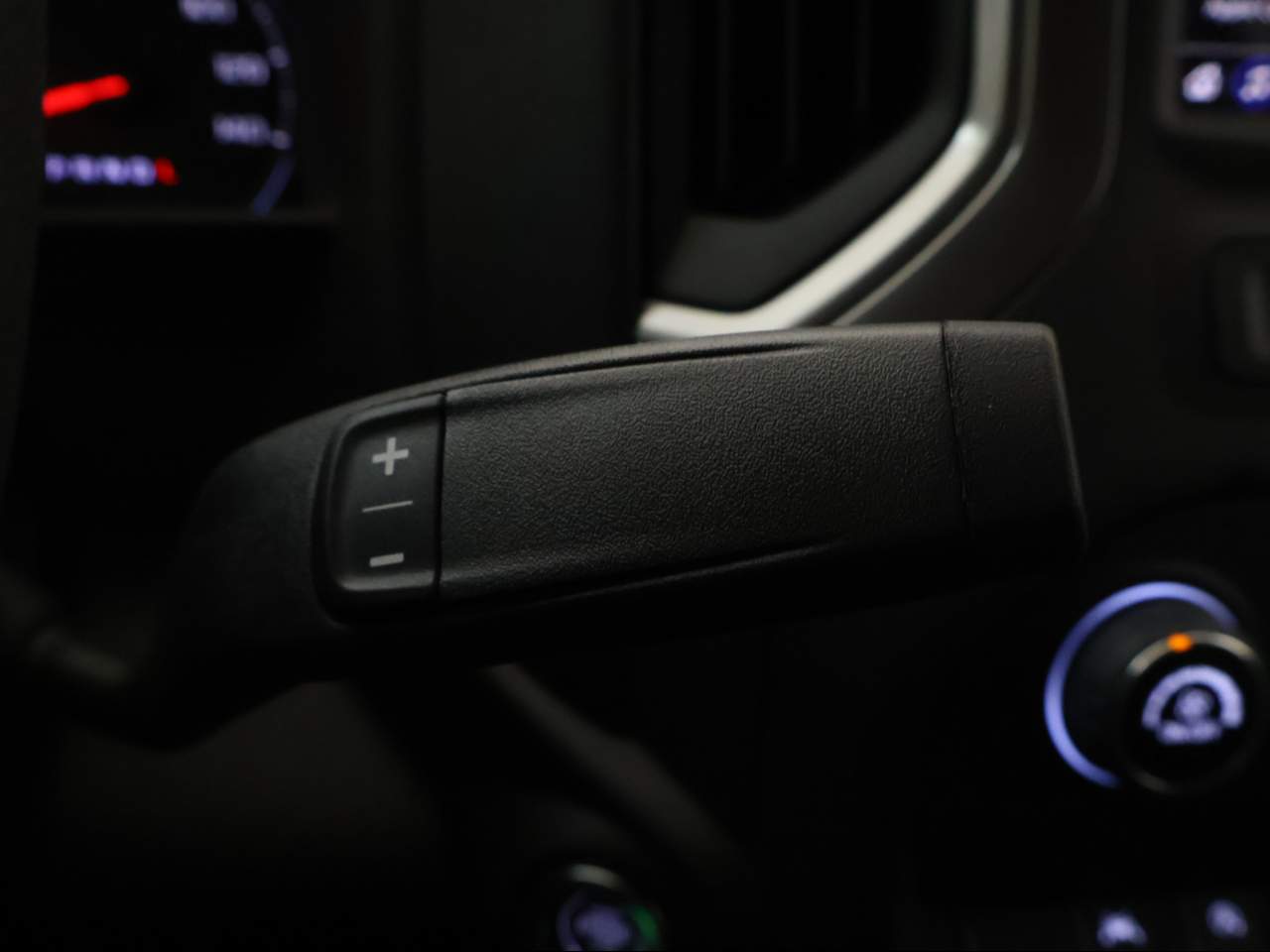 2025 Chevrolet Silverado 1500 Crew Cab Custom 4WD