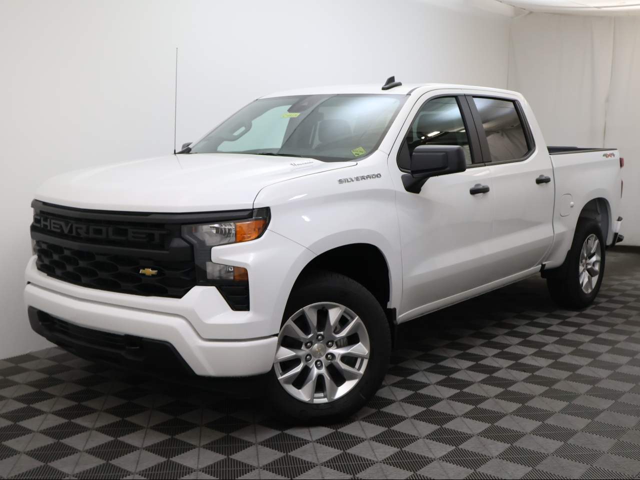 2025 Chevrolet Silverado 1500 Crew Cab Custom 4WD