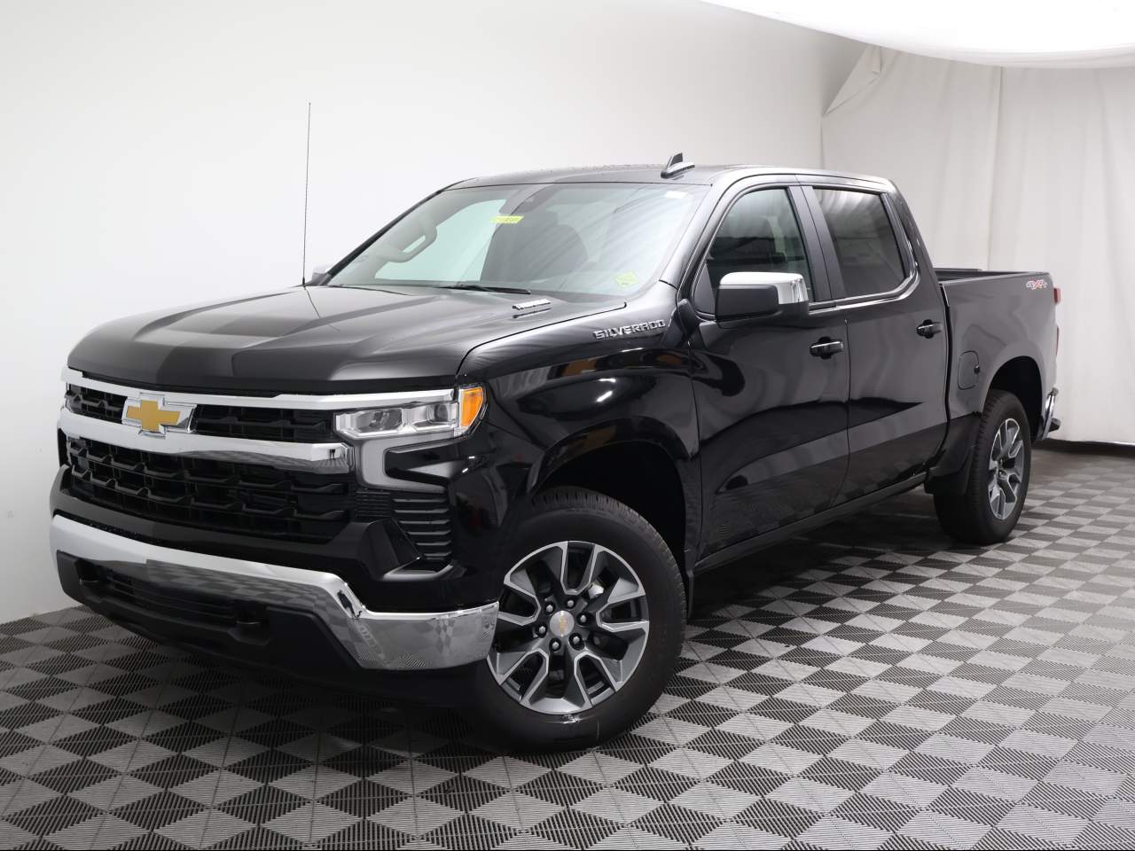 2025 Chevrolet Silverado 1500 Crew Cab 1LT 4WD