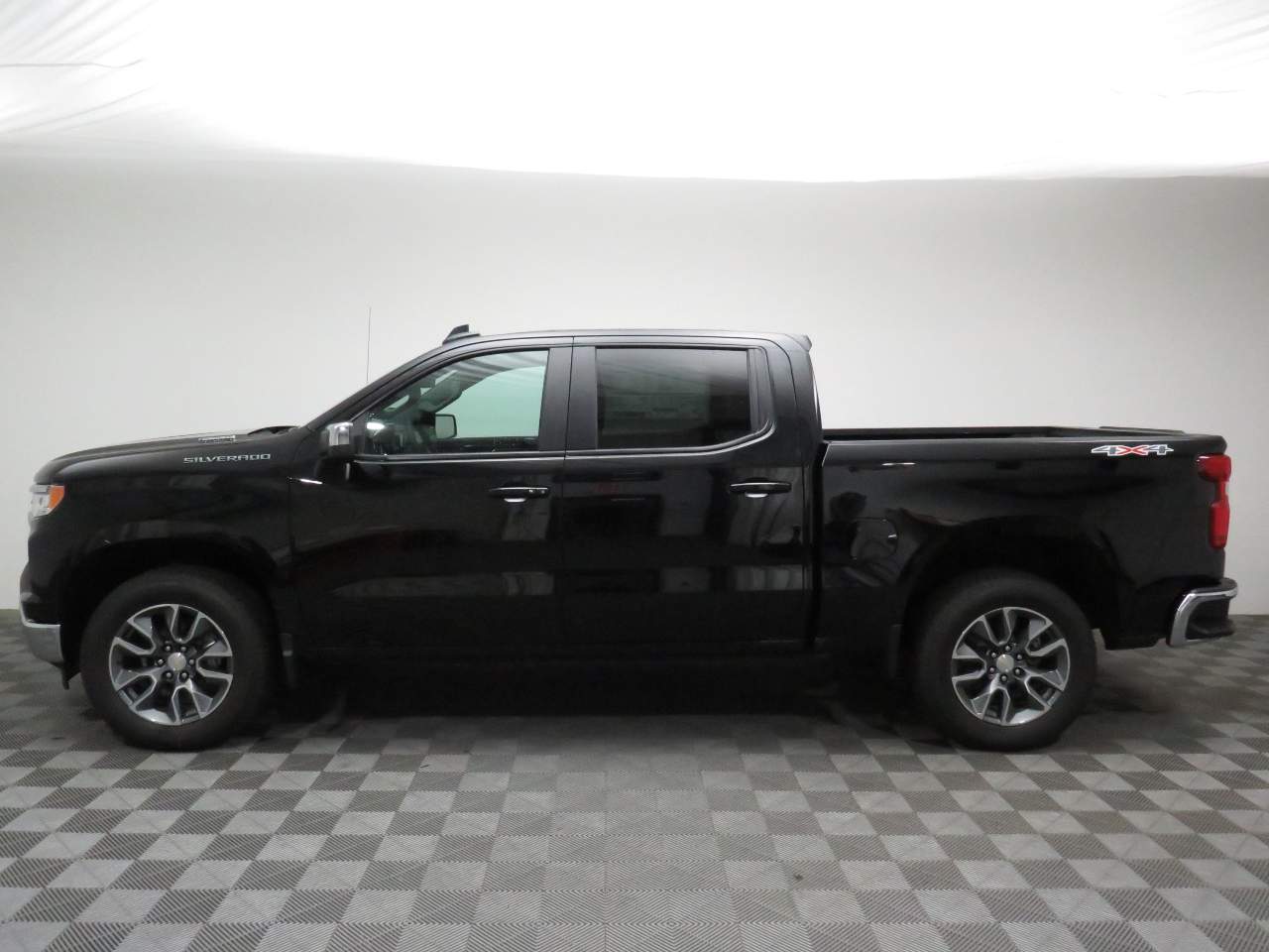 2025 Chevrolet Silverado 1500 Crew Cab 1LT 4WD