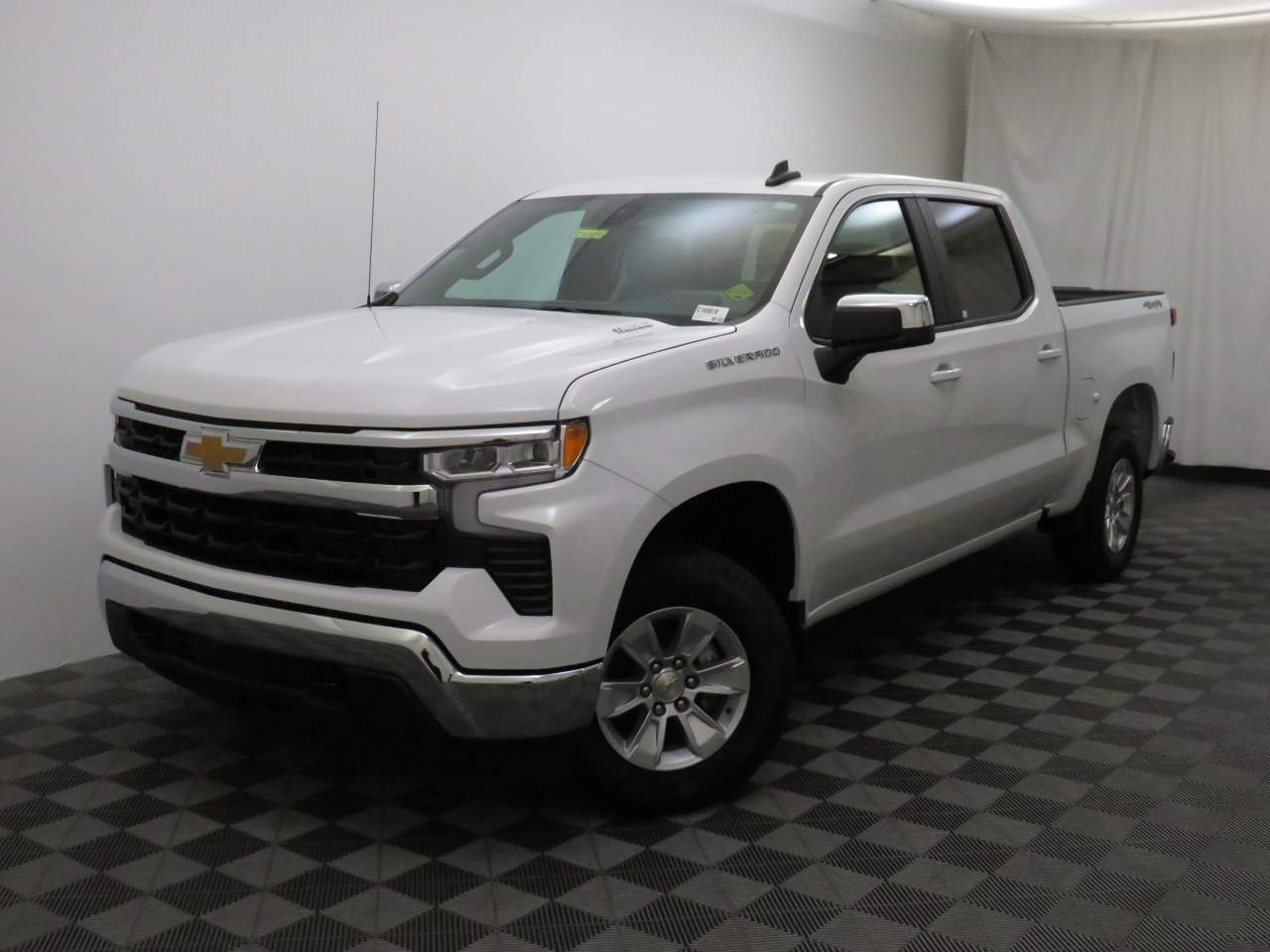 2025 Chevrolet Silverado 1500 Crew Cab 1LT 4WD