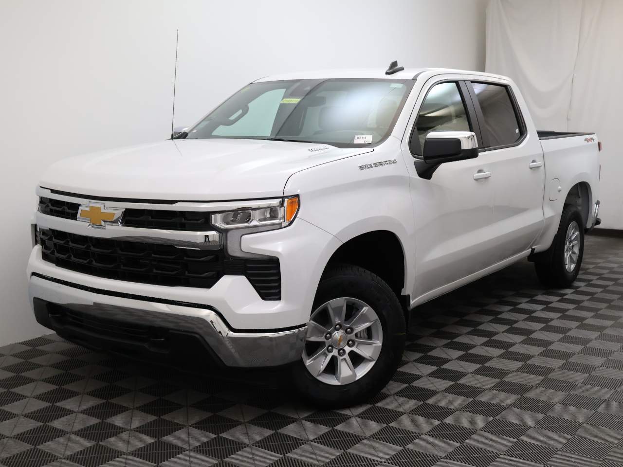 2025 Chevrolet Silverado 1500 Crew Cab 1LT 4WD