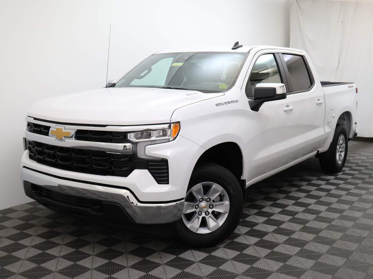 2025 Chevrolet Silverado 1500 Crew Cab 1LT 4WD