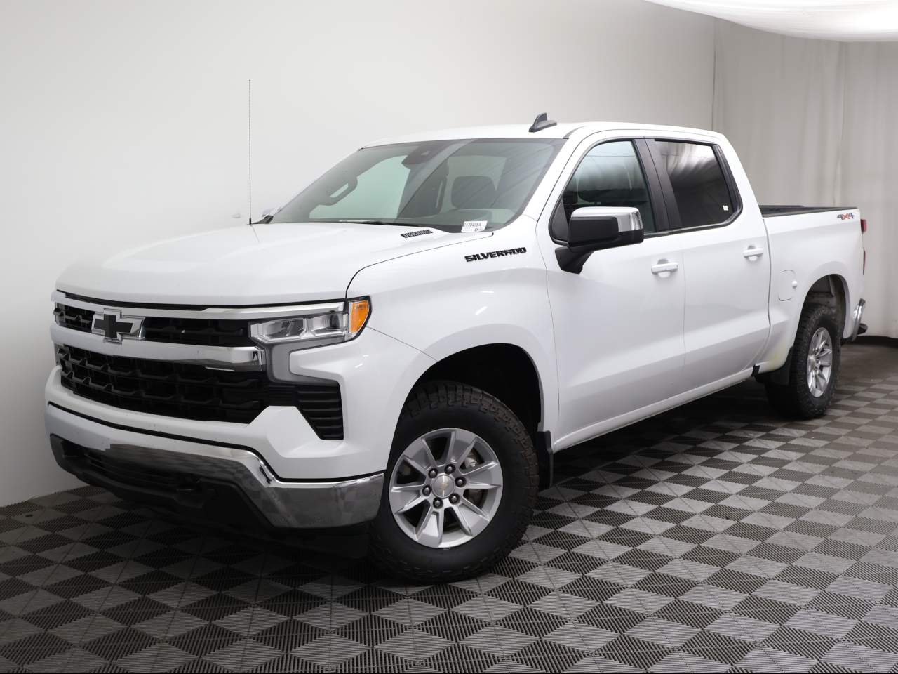 2024 Chevrolet Silverado 1500 LT Crew Cab