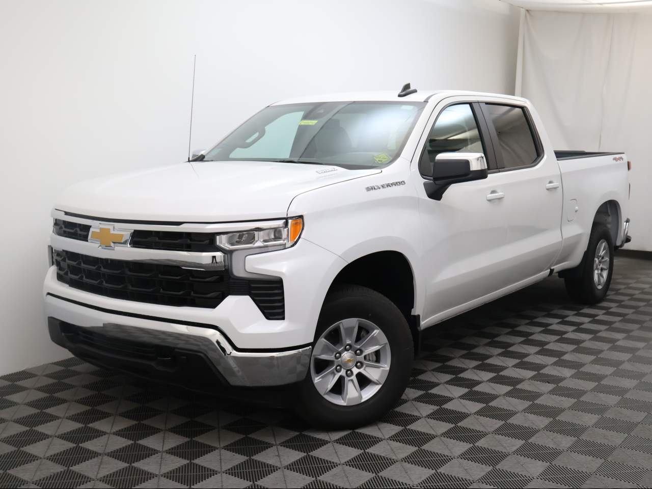 2025 Chevrolet Silverado 1500 Crew Cab 1LT 4WD