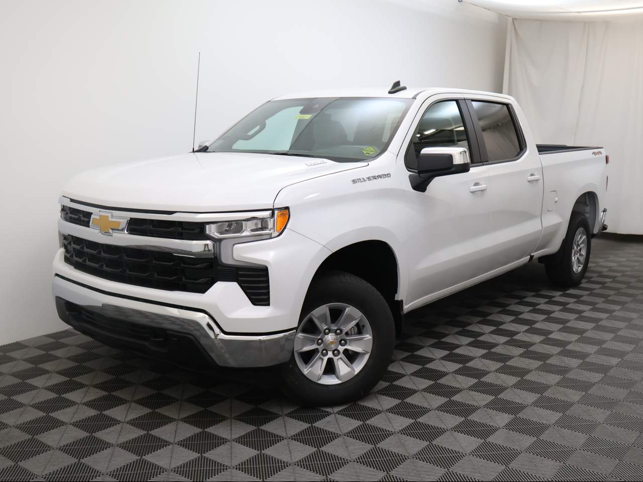 2025 Chevrolet Silverado 1500 Crew Cab 1LT 4WD