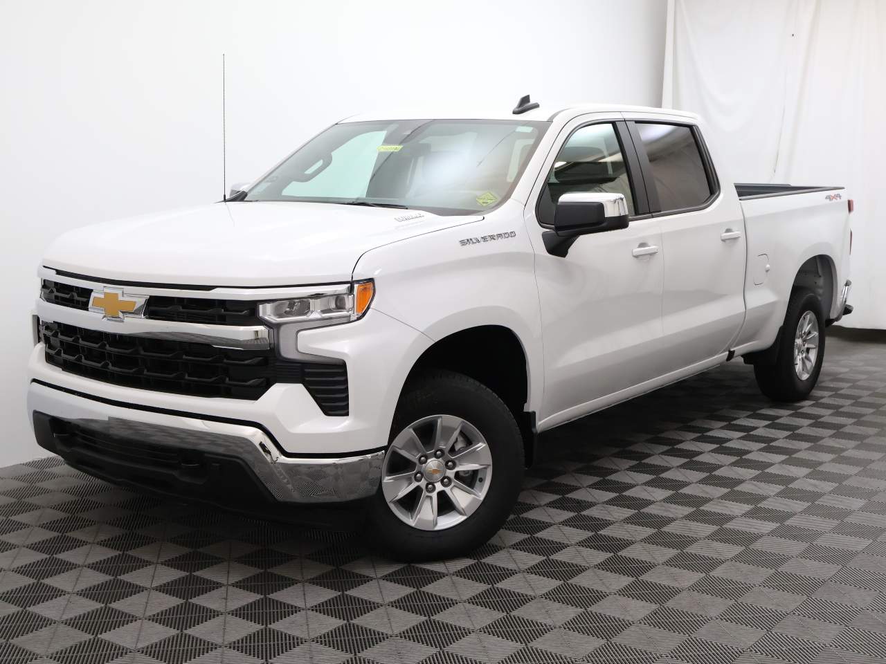 2025 Chevrolet Silverado 1500 Crew Cab 1LT 4WD