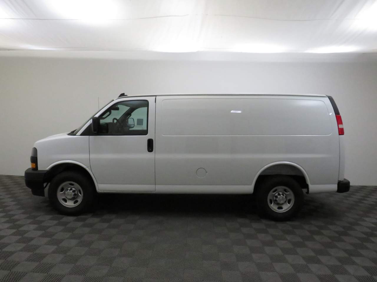 2025 Chevrolet Express Passenger Van 2500