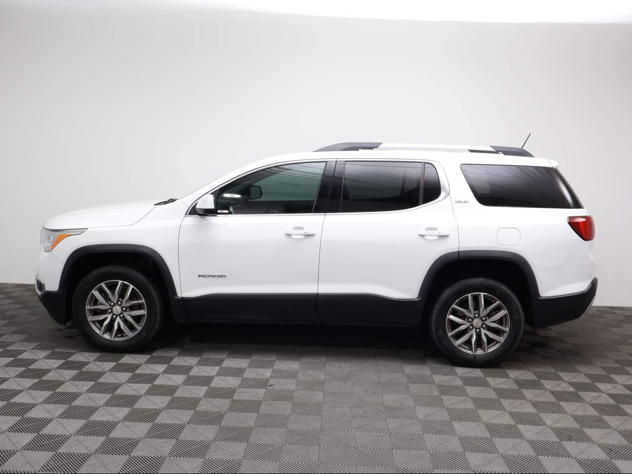 2017 GMC Acadia SLE-2