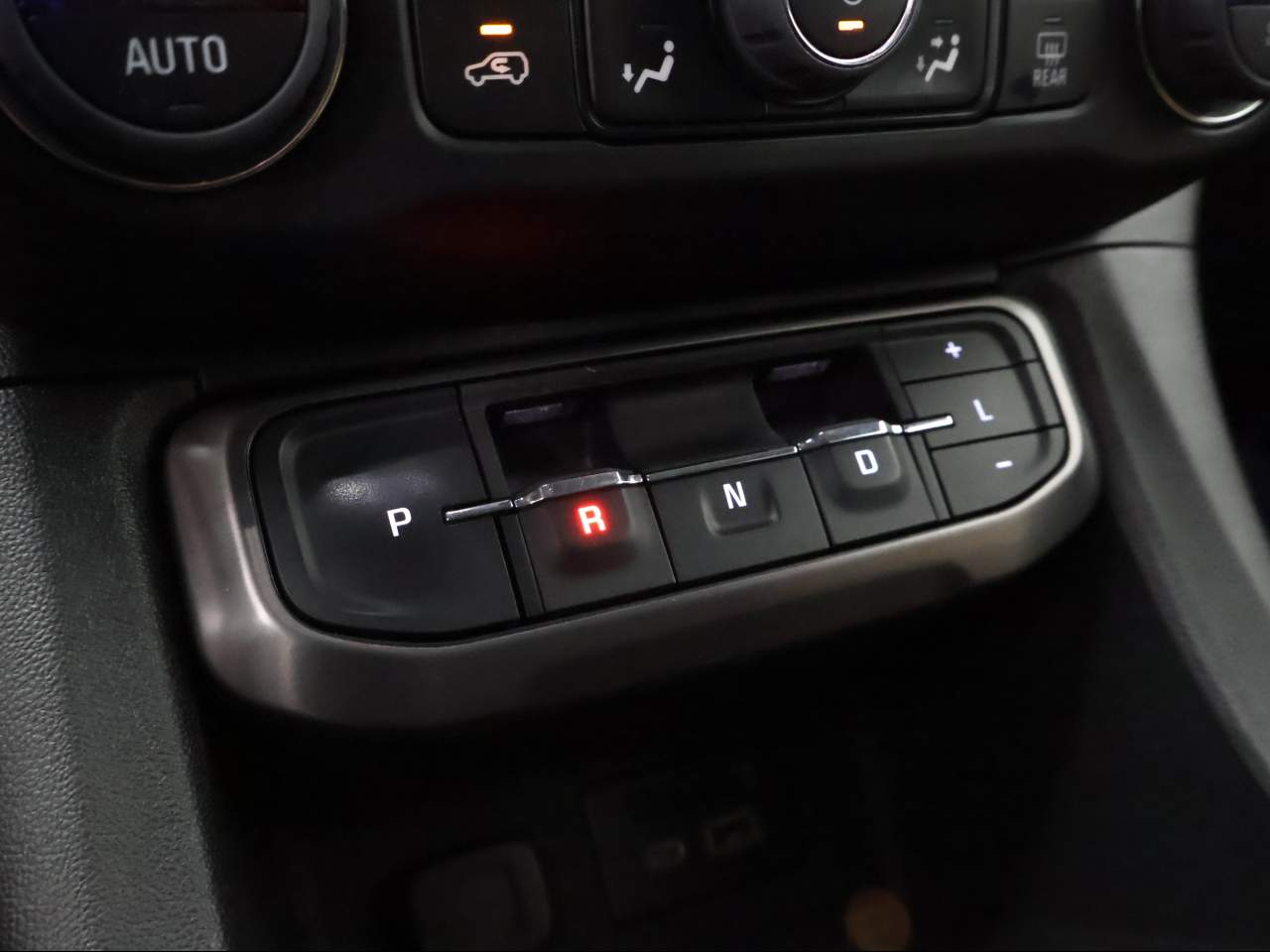 2022 GMC Acadia AT4