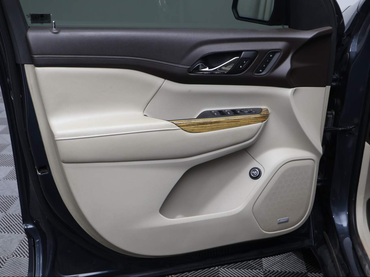2019 GMC Acadia Denali - Photo 7