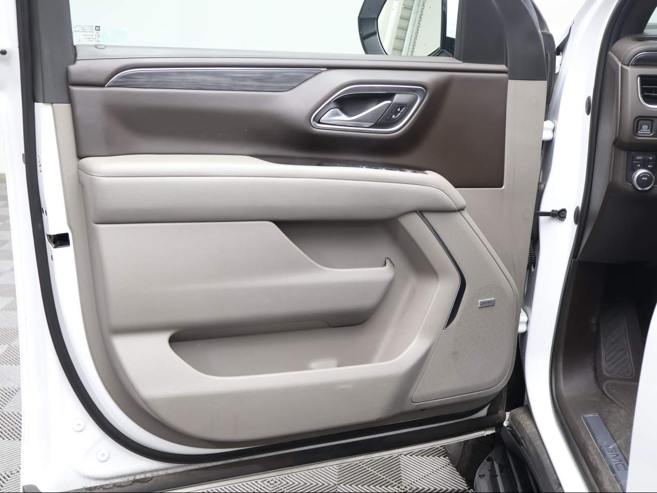 2022 GMC Yukon SLT - Photo 7