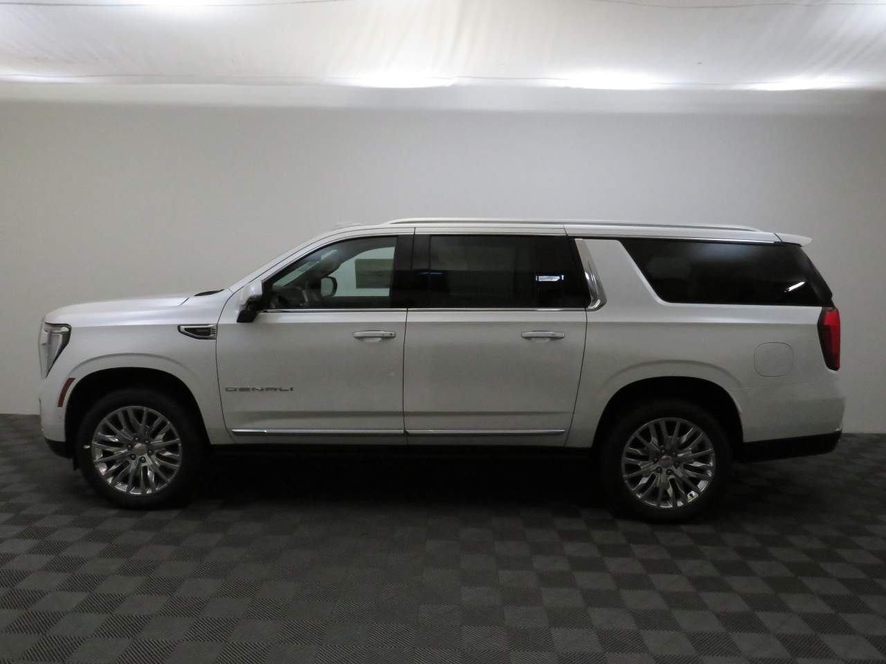 2025 GMC Yukon XL Denali 4WD