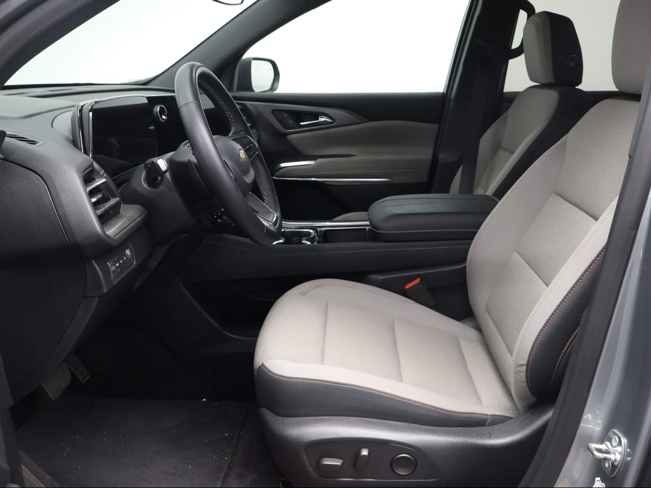 2025 Chevrolet Traverse LT - Photo 8