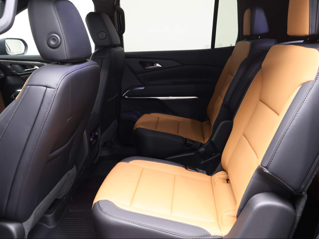 2027 Chevrolet Traverse Z71 - Photo 9