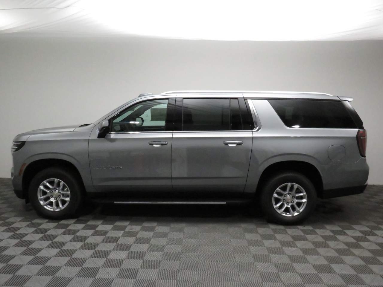 2025 Chevrolet Suburban 1LS 4WD