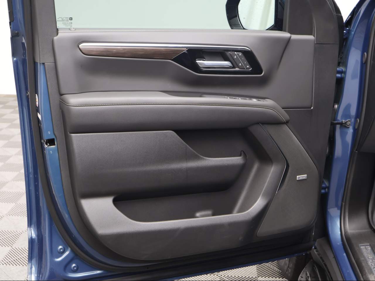2026 Chevrolet Suburban Premier - Photo 7