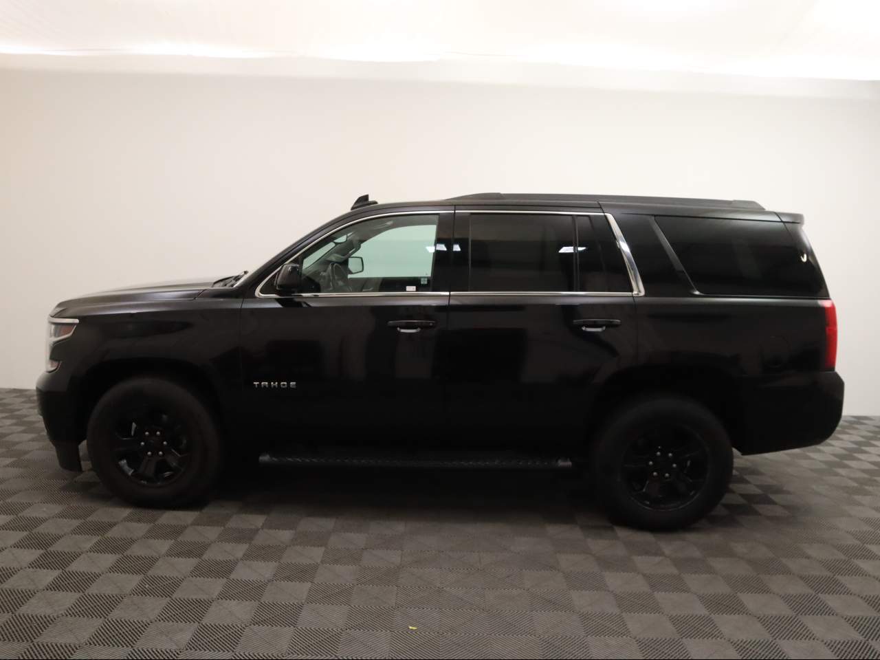 Used 2019 Chevrolet Tahoe LS with VIN 1GNSCAKCXKR256181 for sale in Yuma, AZ