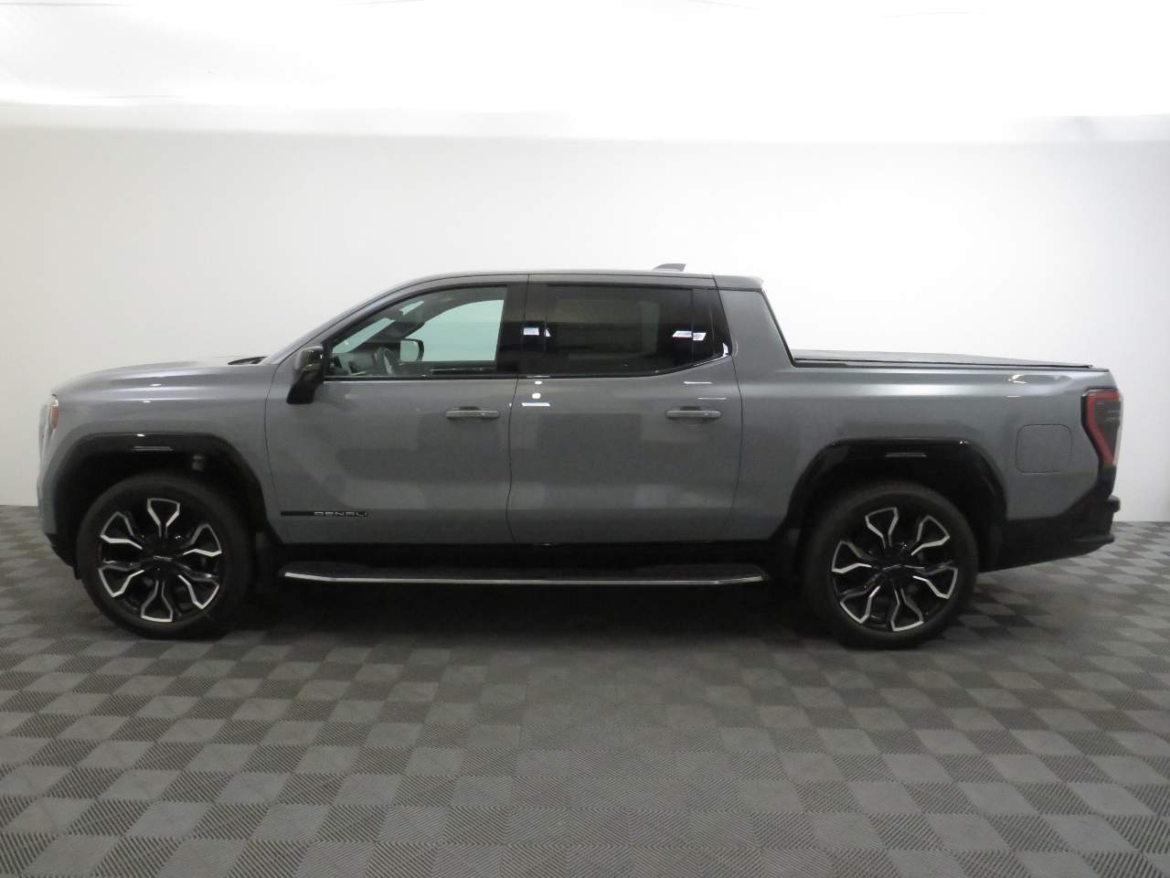 2024 GMC Sierra EV Crew Cab Denali Edition 1