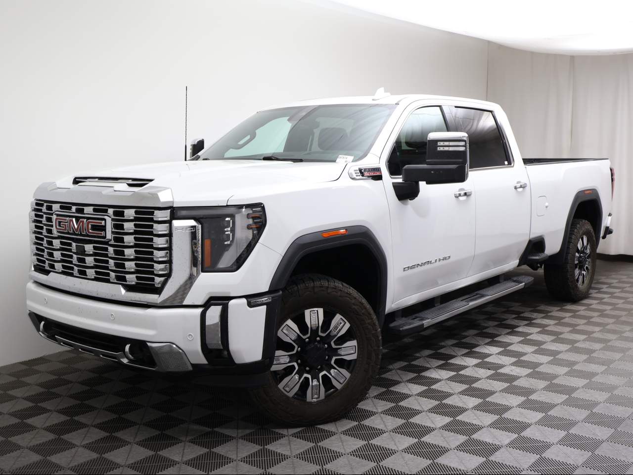 2024 GMC Sierra 4WD Crew Cab Standard Box Denali's photo