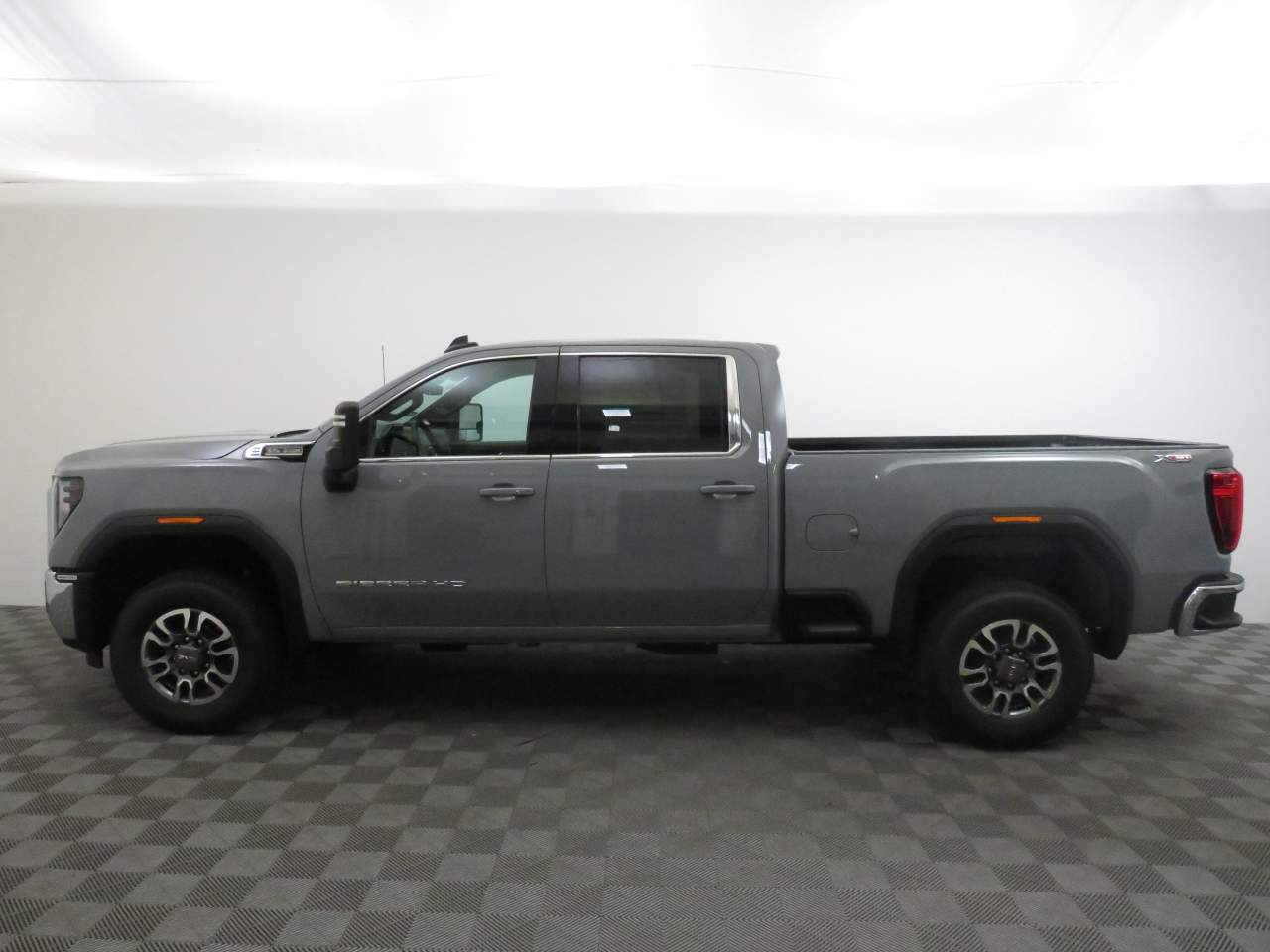 2025 GMC Sierra 2500HD Crew Cab SLE 4WD